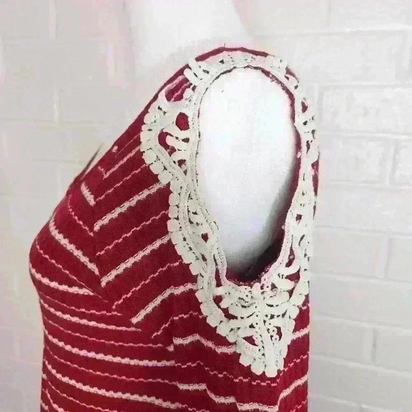 Almost Famous women's cold shoulder 3/4 sleeve red and white knit top medium - Picture 4 of 7